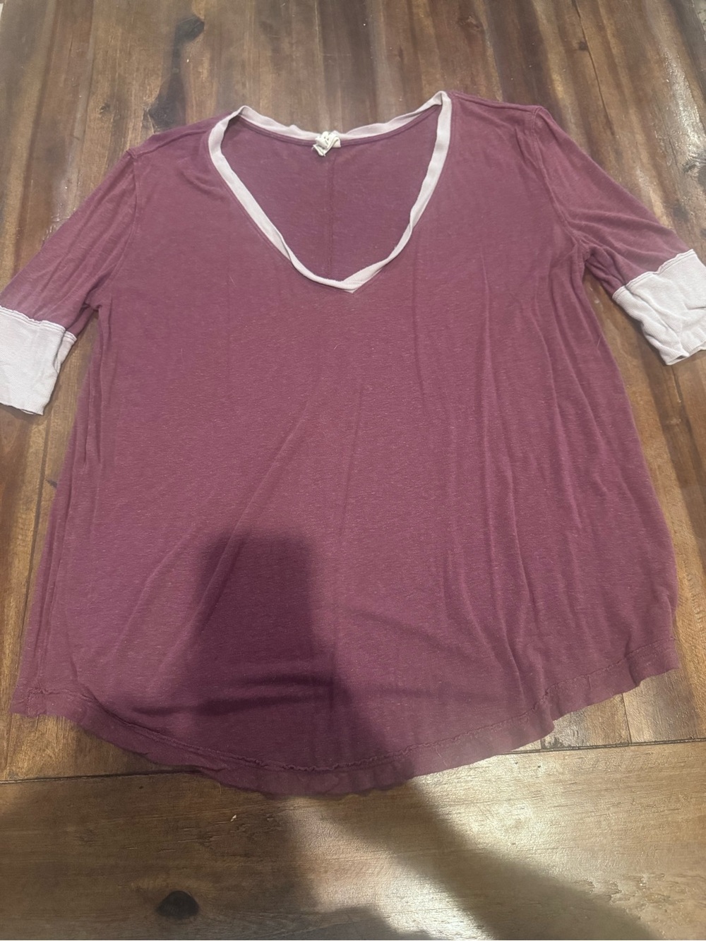 Relaxed V-Neck Short Sleeve Tee in Mauve with Contrast Trim